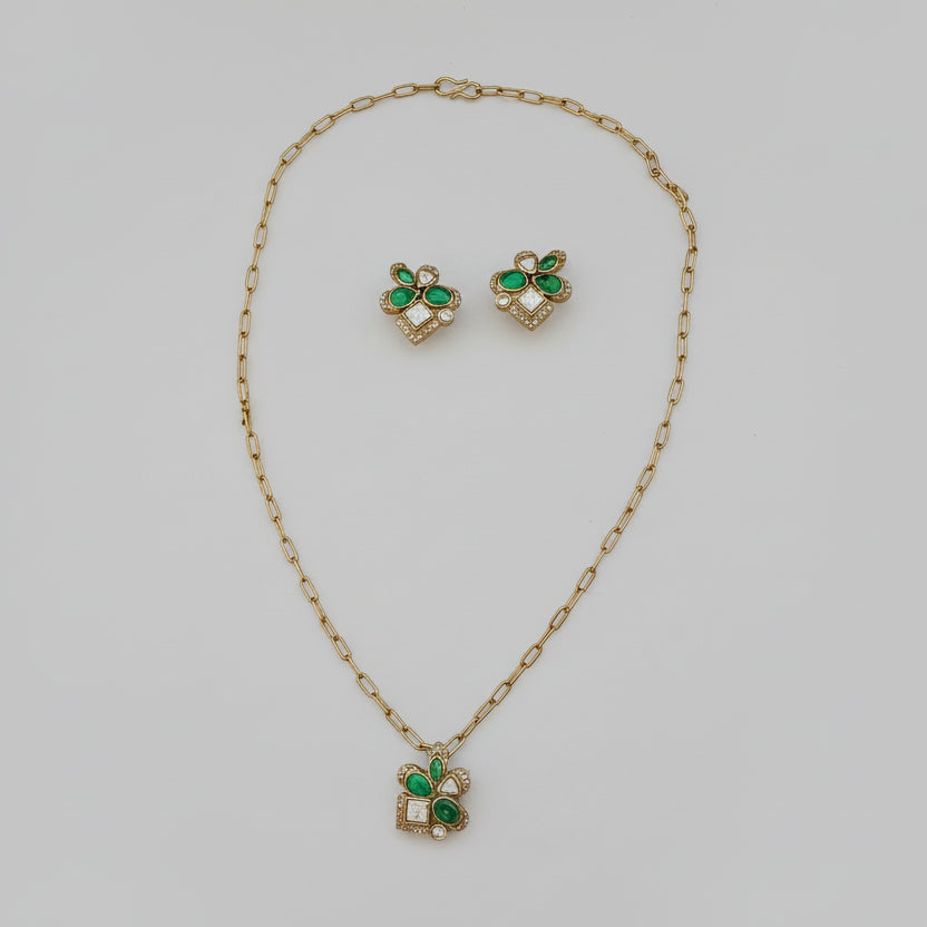 Green Clover Set with Golden Chain
