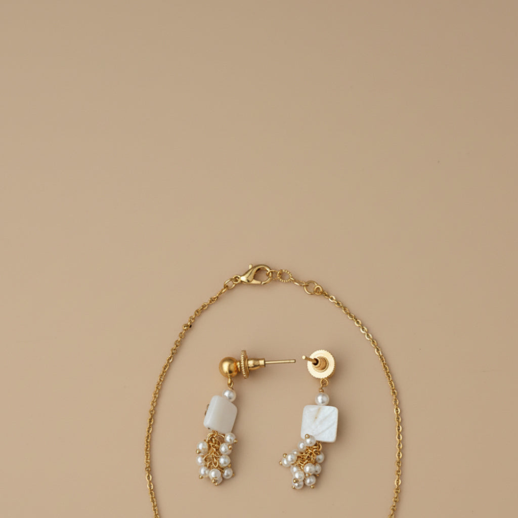 Scarlet Pearl Drops Set - White